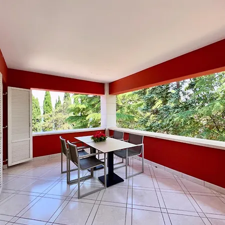 Valdepian Apartment *