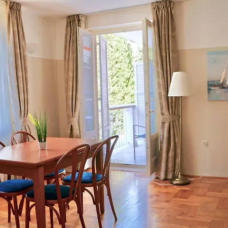 Valdepian Apartment *